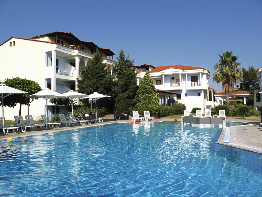 Lily Ann Village, Никити