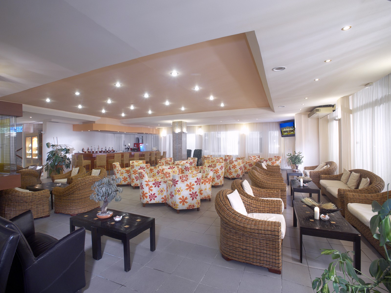Portes Beach Hotel — фото 6