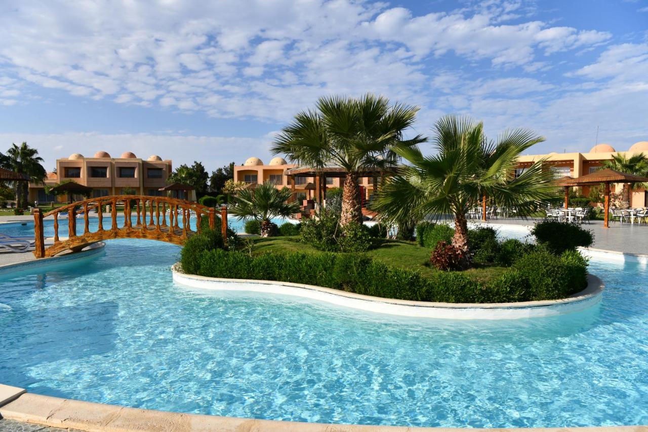 Wadi Lahmy Azur Resort, Абу-Хусун