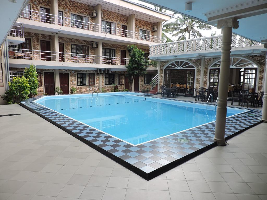 Oasis Beach Resort, Негомбо