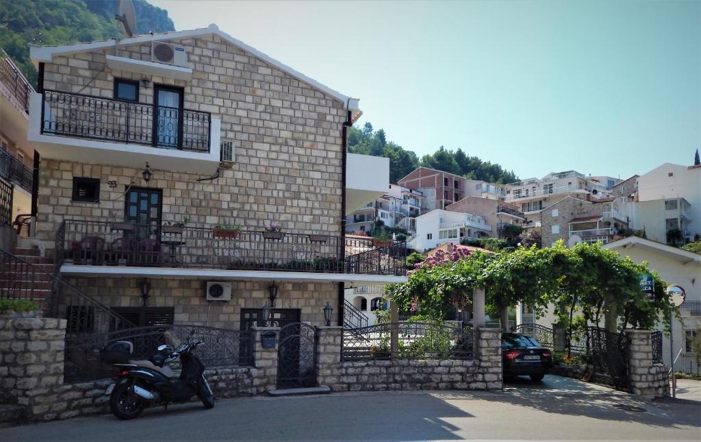 Teodora Apartments