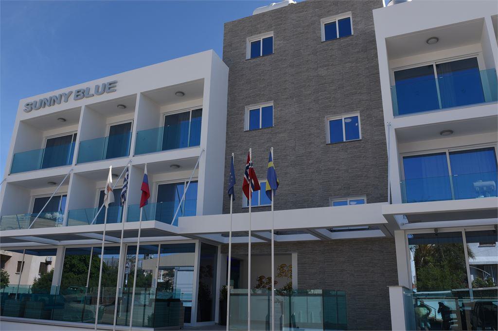 Sunny  Blue Hotel