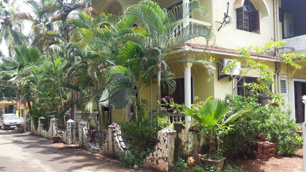 «Yellow House» Guest House