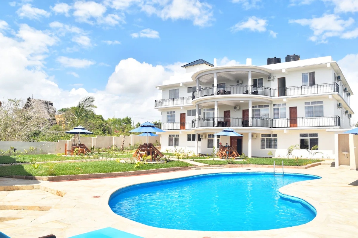 Sea Crest Hotel, Кивенгва