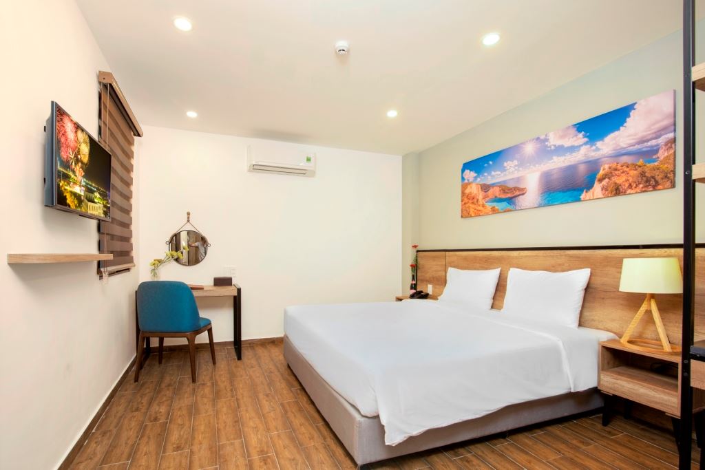 Titan Hotel (ex. Golden Lotus Central) — фото 2