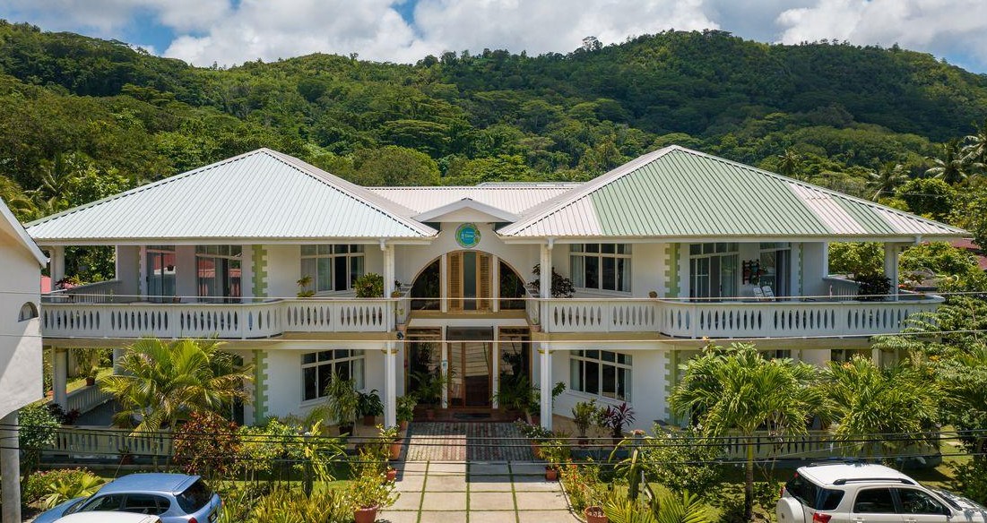 340 Degrees Mountain View Apartments, Бэ Лазар