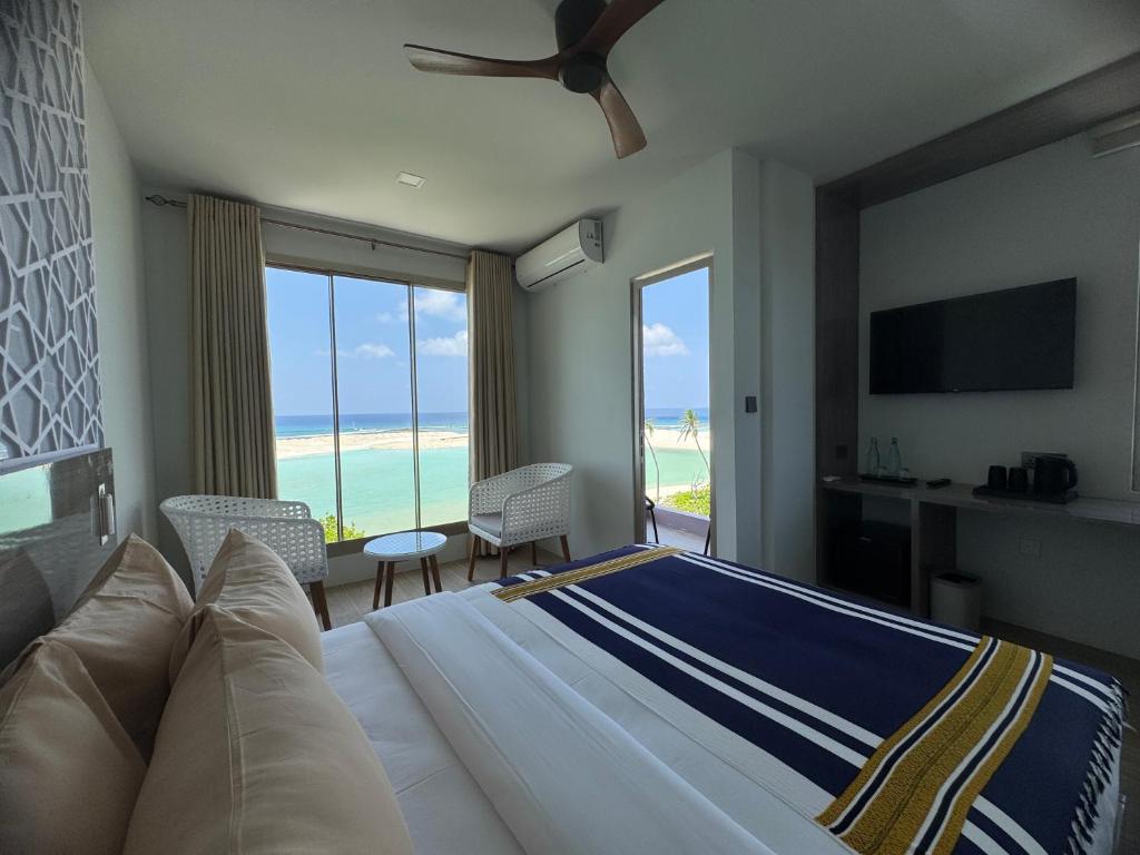 Avyanna Gulhi Beach Hotel — фото 5