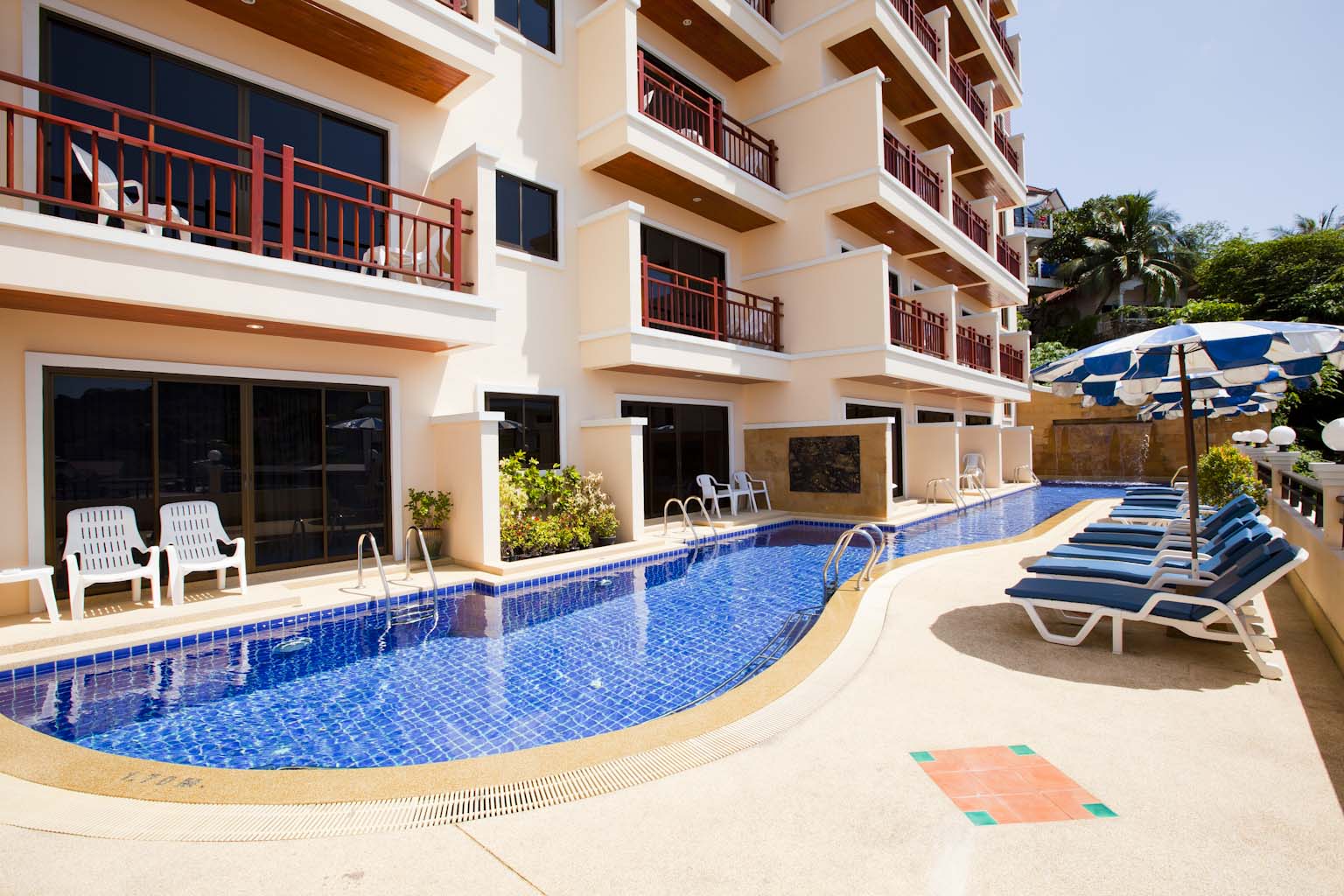 Jiraporn Hill Resort, пляж Патонг