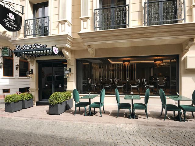 Le Petit Palace
