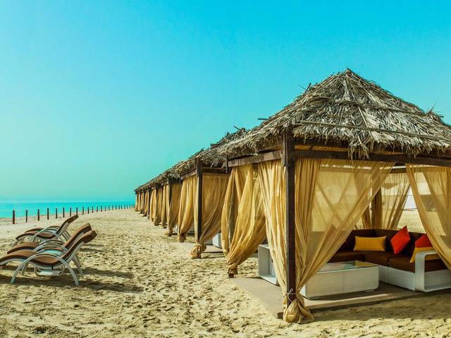 Regency Sealine Camp